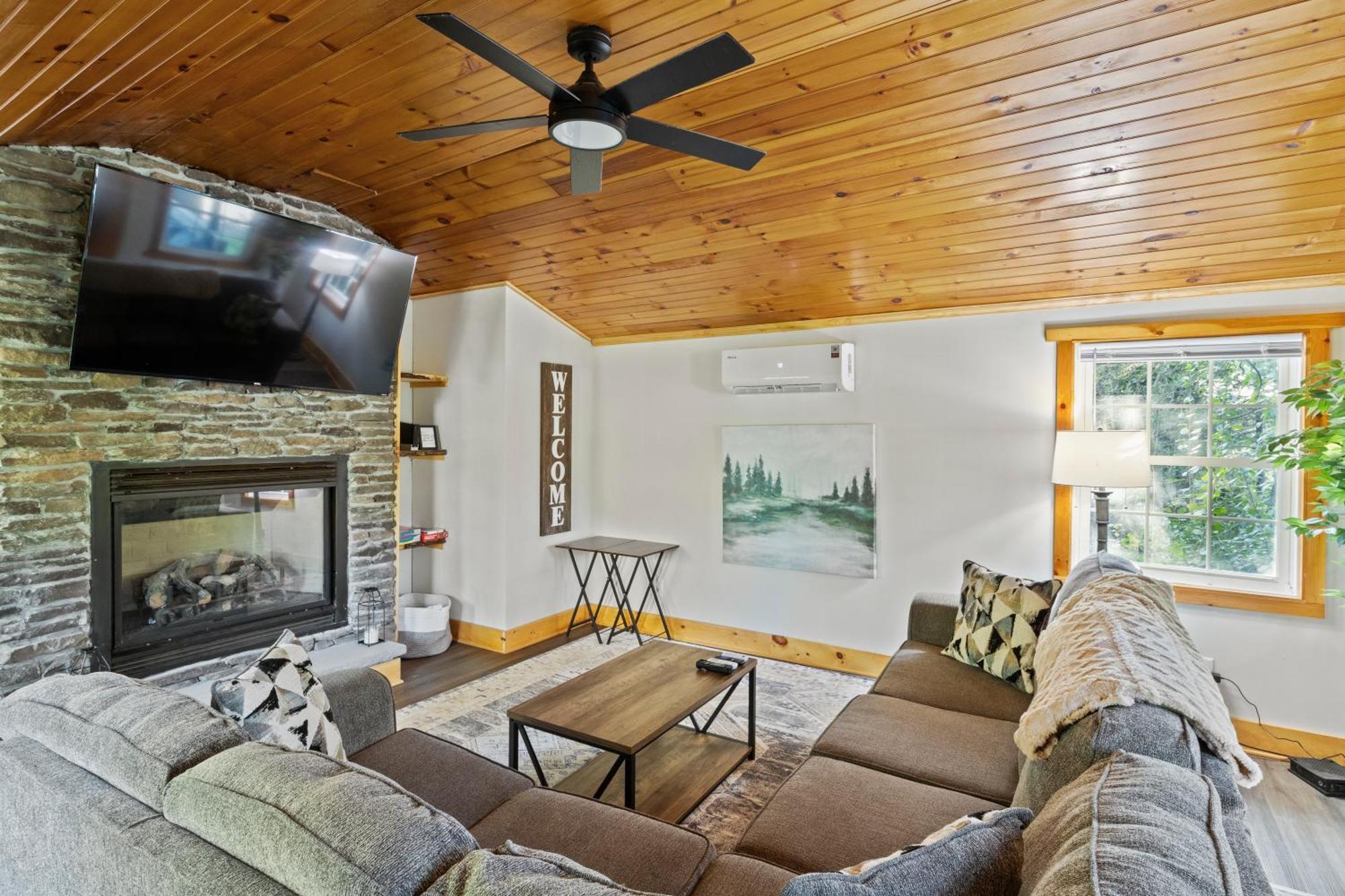 Cozy Home W/ King Bed & Lake Access 캐넌다이과 외부 사진