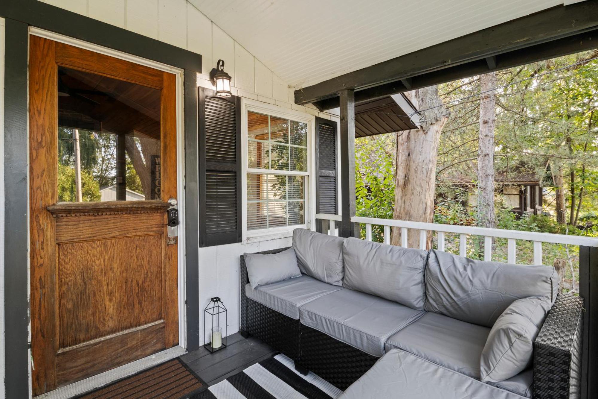 Cozy Home W/ King Bed & Lake Access 캐넌다이과 외부 사진