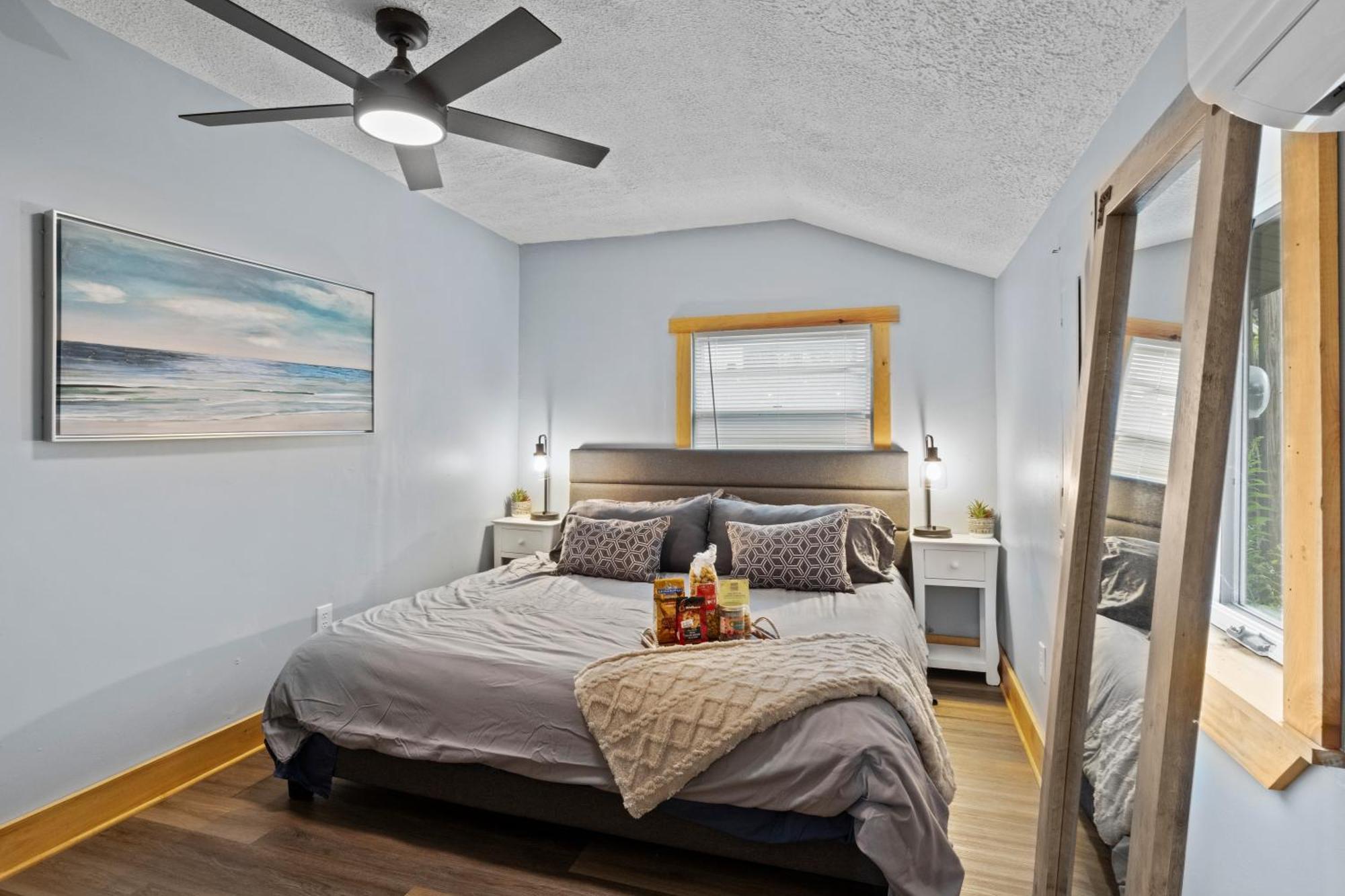 Cozy Home W/ King Bed & Lake Access 캐넌다이과 외부 사진